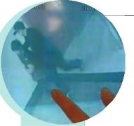 火车站黑衣人趁男子去泡面将其儿子带走