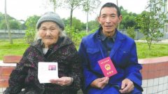 68岁老汉娶82岁太婆 姐弟恋曾遭母亲反对(图)