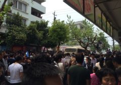 浙江苍南：5名遭千人围殴城管系临时搬运工